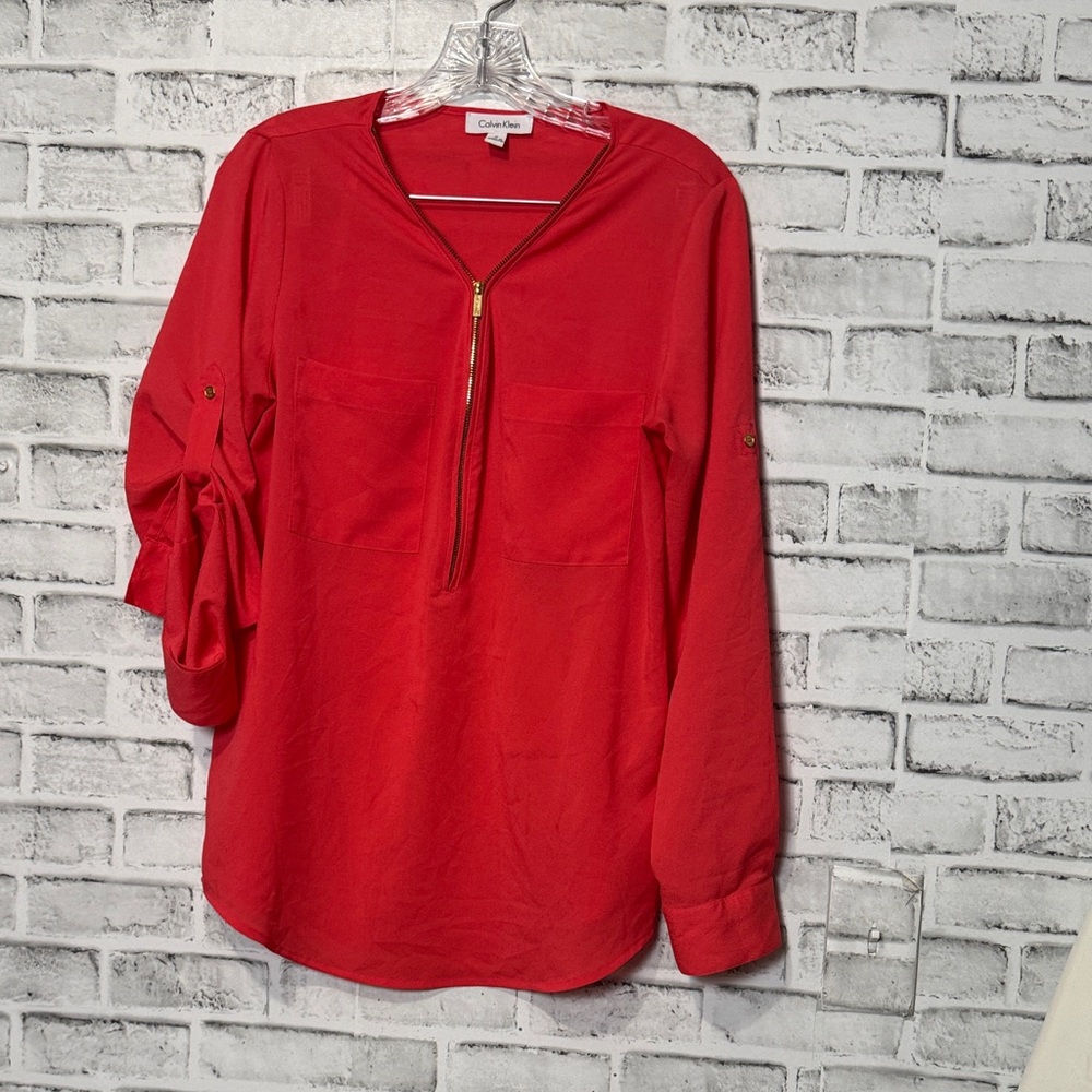 Calvin Klein Vibrant coral/salmon Blouse Zipper & gold accents versatile SZ M